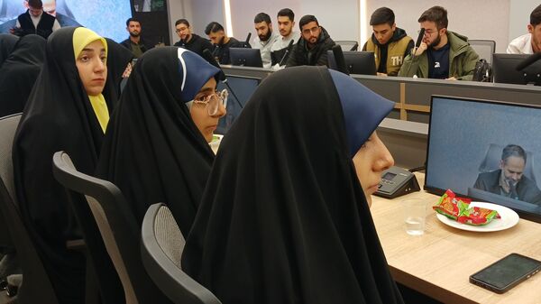 دیدار دانشجویان دانشگاه آزاد با نماینده مجلس شورای اسلامی در کرج 