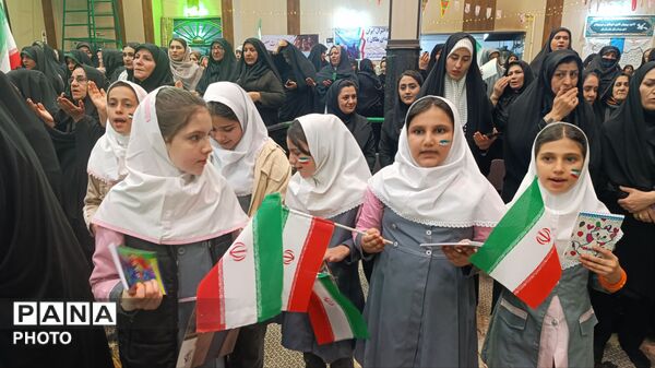 تجمع فرهنگیان و دانش‌آموزان ملکان در یادبود شهدای جنگ‌ تحمیلی سوم 