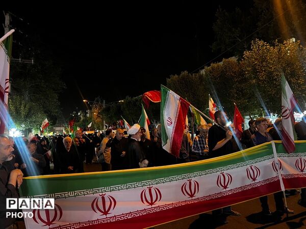 حضور باشکوه مردم کرج در صد وبیست و سومین  شب از تجمعات مردمی