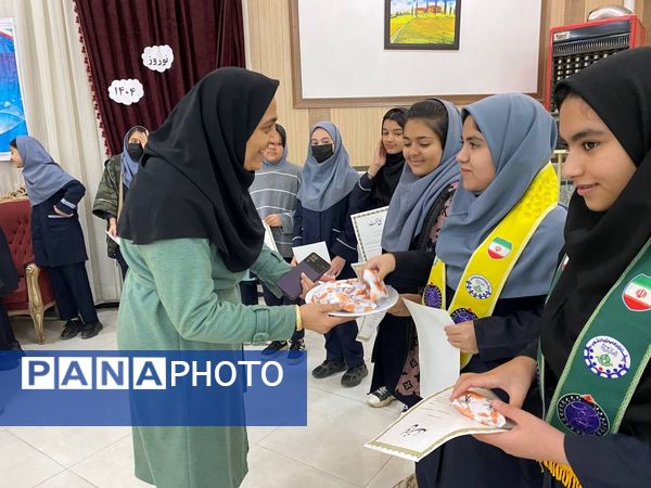 ضیافت افطاری و تقدیر از دانش آموز پیشتازان فعال