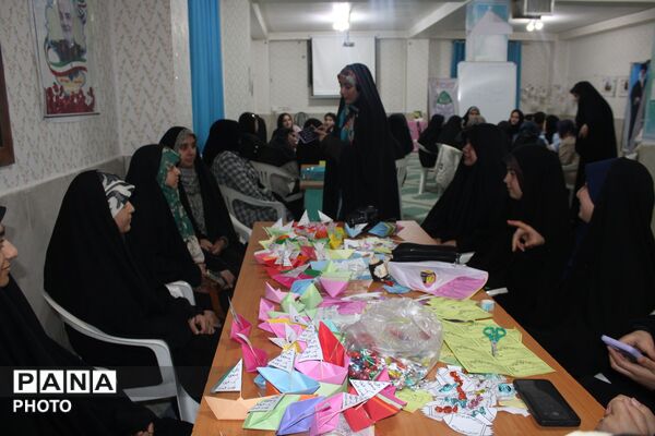 پاتوق دختران نوجوان مبارز در سملقان 