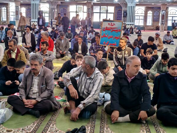 میعادگاه دانش‌آموزان با نماز جمعه