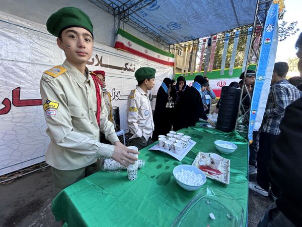 راهپیمایی ۱۳ آبان مدرسه شهید رجایی یک بجنورد