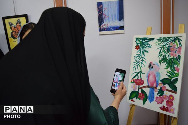 هنرمندان باباحیدر، نگارخانه آفتاب را گلباران کردند