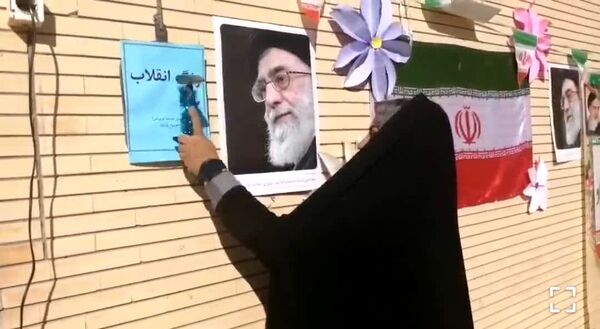 طنین زنگ انقلاب دردبستان خدیجه کبری ابرکوه  