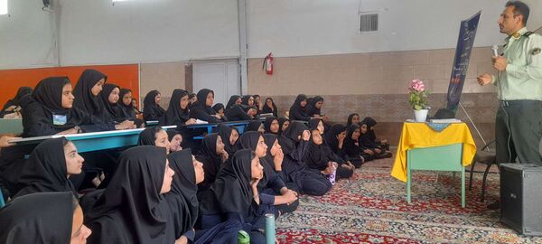  گرامیداشت هفته نیروی انتظامی در آموزشگاه مرحوم پاکدل خلیل آباد 