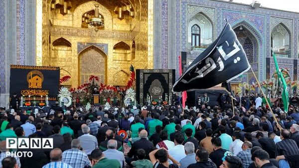 حرم امام رضا(ع) سیاه پوش عزای حسین‌(ع) شد