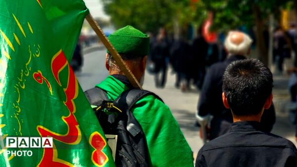 طنین گام‌های جاماندگان اربعین در حریم رضوی؛ مشهد یکپارچه در سوگ حسین (ع)