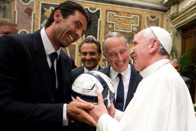 توپ سری‌آ در آفساید درگذشت فوتبالی‌ترین پاپ تاریخ