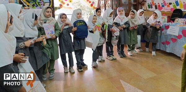 همدلی دانش‌آموزان مدرسه  حاج جعفر بیگلری در جشن عاطفه‌ها