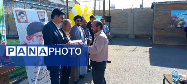 آیین افتتاح زمین چمن مصنوعی ورزشگاه مهر آموزش و پرورش فلاورجان