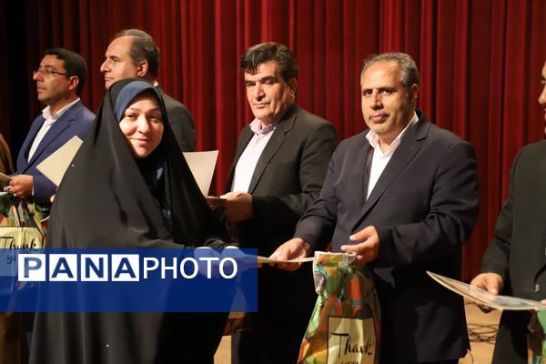 آیین نکوداشت منتخبین مرحله استانی چهل و سومین دوره مسابقات فرهنگی و هنری فردا