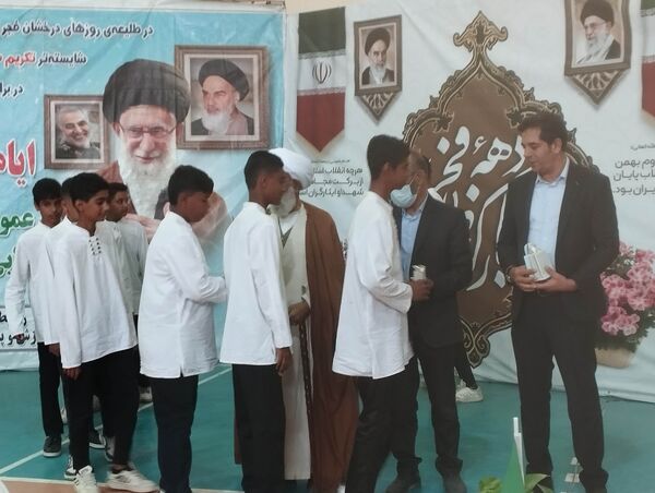 حضور پرشور مردم باغ‌شهر فین در راهپیمایی ۲۲ بهمن