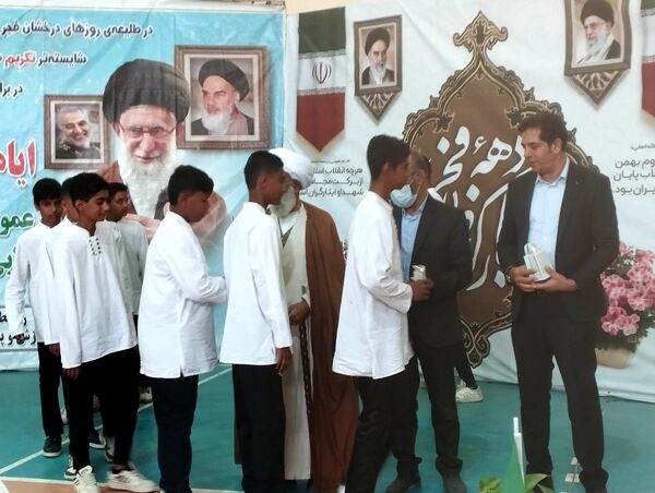 حضور پرشور مردم باغ‌شهر فین در راهپیمایی ۲۲ بهمن