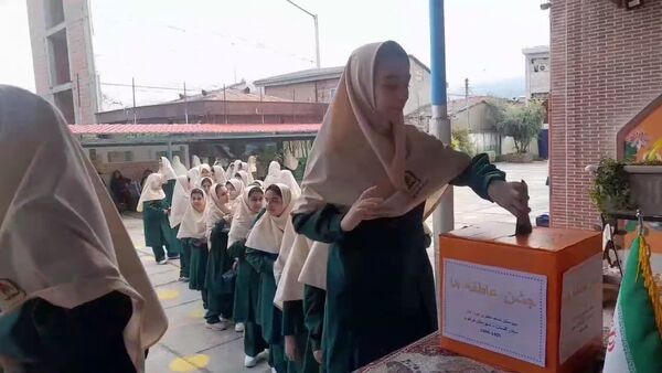 جشن عاطفه‌ها در دبیرستان دوره اول شاهد دخترانه شهرستان کردکوی