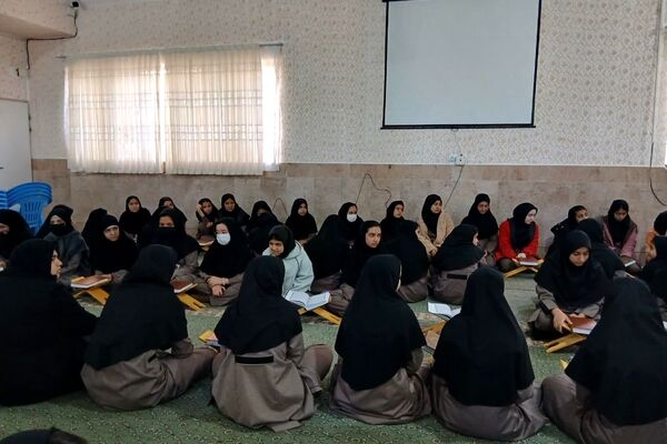 محفل انس با قرآن کریم به مناسبت ماه مبارک رمضان در آموزشگاه خلیج فارس مروست