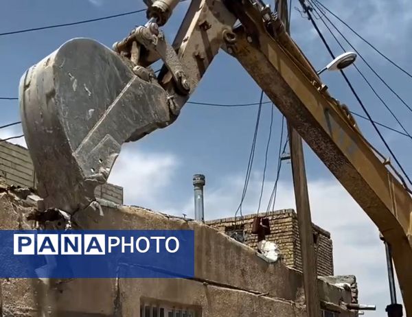 تخریب منازل آسیب دیده، پرخطر و زلزله زده در شهر کاشمر