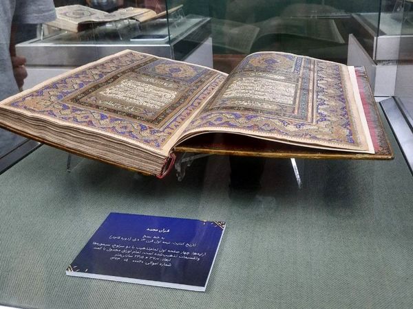 بازدید از موزه ملک و شرکت در همایش علوم انسانی توسط دانش‌آموزان علامه حلی ۵