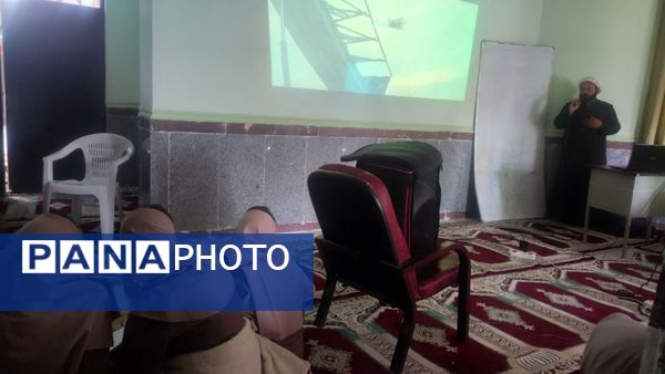 شناخت جنگ نرم از نگاه دین و رسانه در دبیرستان حضرت آسیه(س) حاجی‌آباد