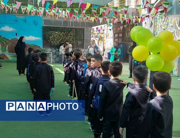 جشن شکوفه‌ها در مدرسه نسل روشن ناحیه 2 کرج 