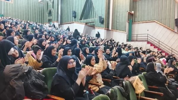 جشن میلاد بانوی آب و آیینه