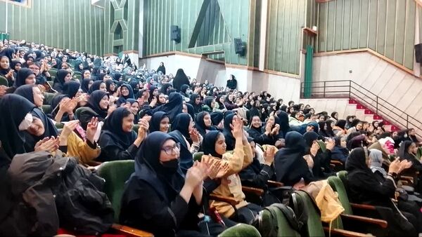 جشن میلاد بانوی آب و آیینه