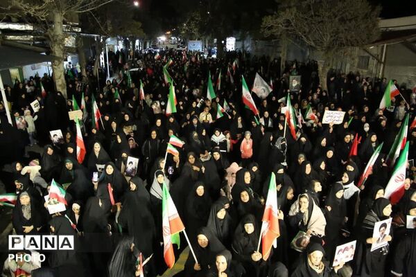 مسئولان در کنار مردم در اجتماع حمایت از نیروهای مسلح در اسدآباد