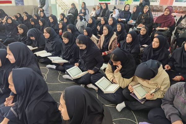 محفل انس با قرآن کریم در دبیرستان حاج بهادر گراشی ناحیه ۳