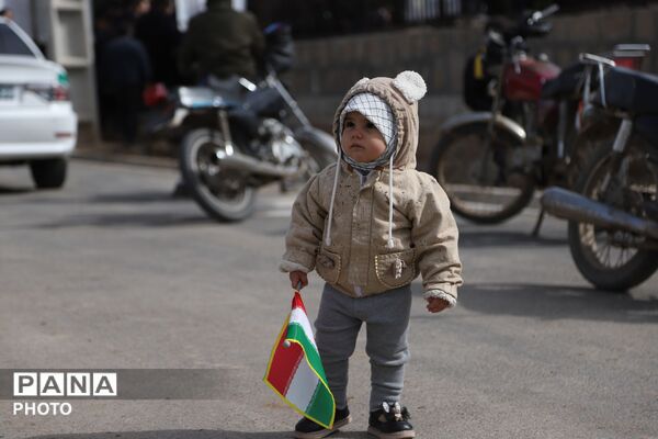خروش جمعیت روستای مایان سفلی در تشییع پیکر مطهر شهید ابوالفضل خراج مایان