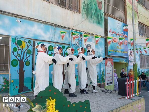 جشن شکوفه‌‌های مدرسه لاله‌های انقلاب ناحیه 3 کرج 