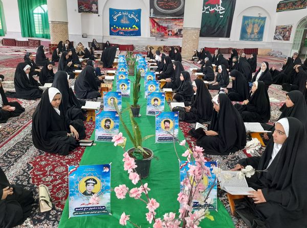 محفل انس با قرآن در  ماه مبارک رمضان در مهدیه روستای دهنو خلیل آباد 