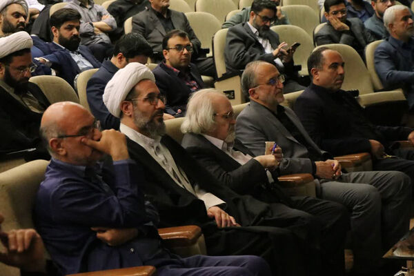 همایش ادبی هنری «مزد خدمت» در قم
