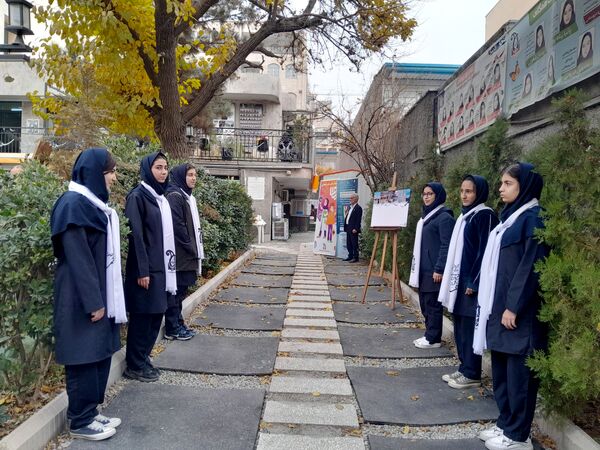 جشنواره انشاء در دبیرستان سلاله ناحیه یک کرج 