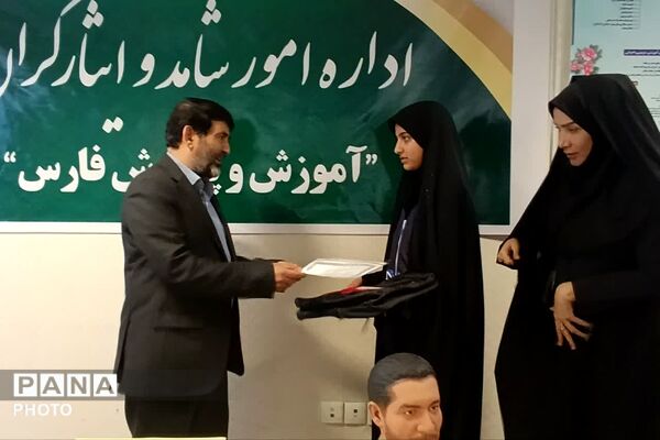 تجلیل از خبرنگاران پانا مدارس شاهد در اداره امور شاهد و ایثارگران فارس