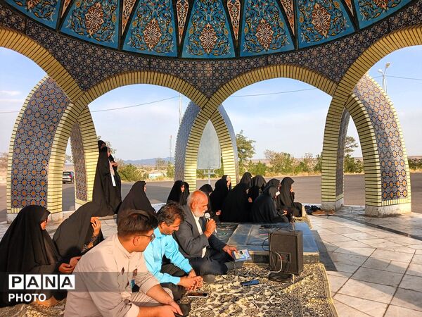 قرائت زیارت آل یاسین در جوار مزار شهدای گمنام