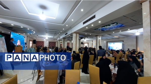 آیین تکریم از معلمان نمونه استانی و منطقه‌ای و تجلیل از بازنشستگان آموزش و پرورش استثنایی