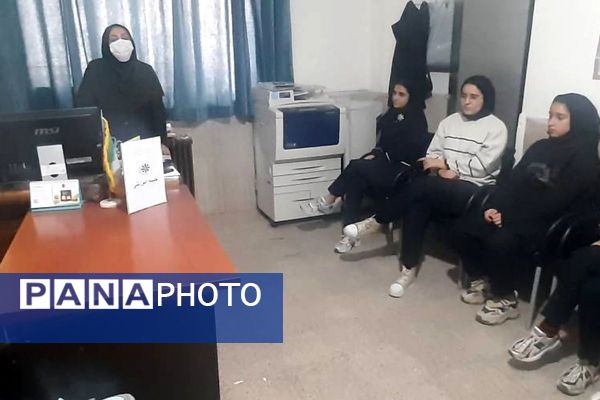 بیست و هفتمین مانور سراسری زلزله و ایمنی در دبیرستان دخترانه فرزانگان شهرقدس با شعار  مدرسه ایمن‌، جامعه تاب آور 