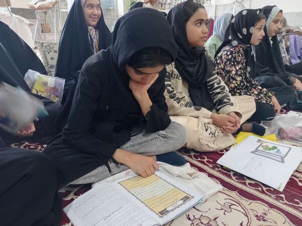 کلاس‌های اوقات فراغت دانش آموزان در روستای نقاب