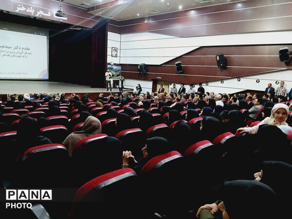 تجلیل از معلمان نمونه و آیین تکریم بازنشستگان فرهنگی در پلدختر