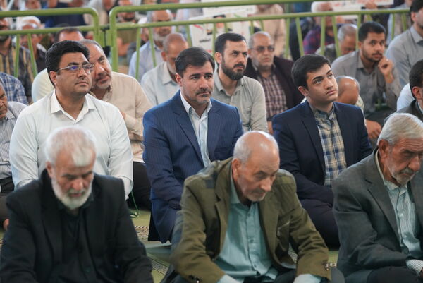 حضور مدیرکل آموزش‌وپرورش استان در نماز جمعۀ شهر اصفهان