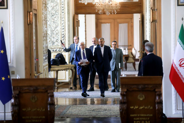 دیپلمات شهید