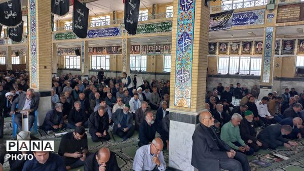 تجدید پیمان مردم فیروزآباد در نماز جمعه 