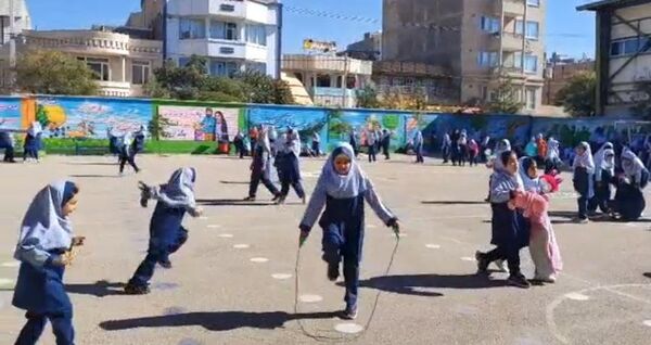 روز جهانی کودک و تخم مرغ در مدرسه شاهد خیر سجادی 