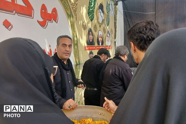 برپایی موکب معاونت پرورشی و تربیت‌بدنی آموزش و پرورش ناحیه دو شهرری در مسیر جاماندگان اربعین حسینی