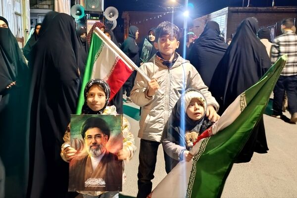 حضور پرشور مردم شهر لالجین در بیعت با رهبر معظم انقلاب