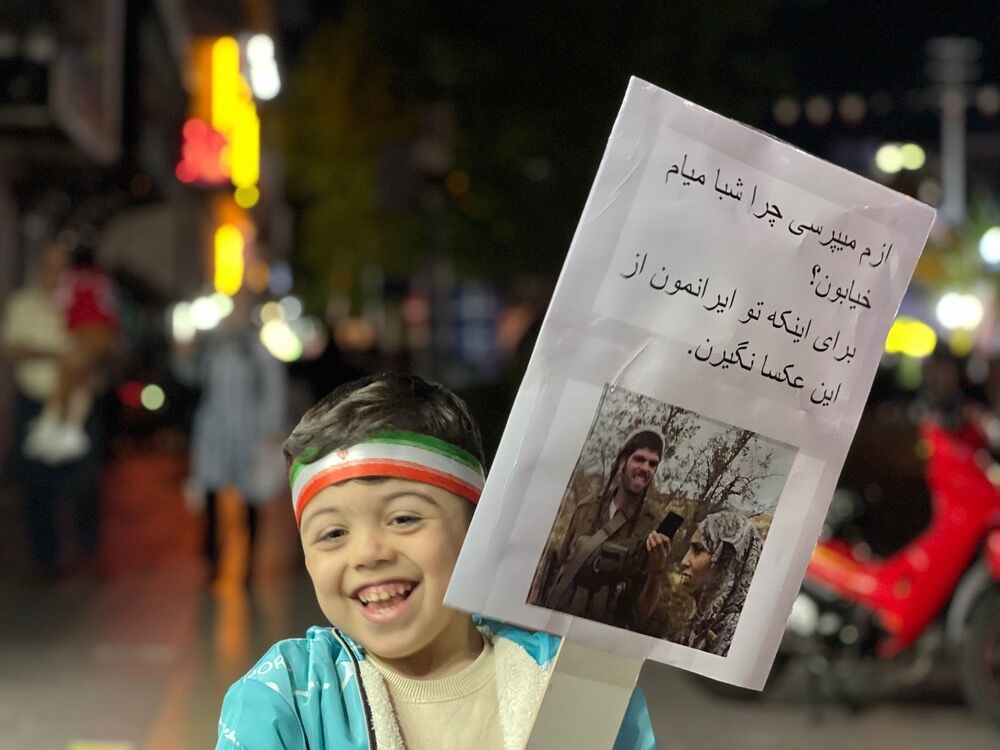 حضور کودکان انقلابی کرج در راهپیمایی‌های شبانه