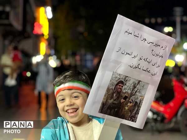 حضور کودکان انقلابی کرج در راهپیمایی‌های شبانه