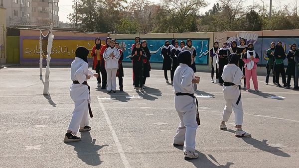 رقابت و هیجان در المپیاد ورزشی دبیرستان دخترانه عطیه۲