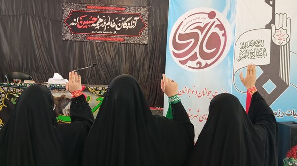عزاداری دختران فاطمی شهر بن با محوریت حمایت از رهبری 