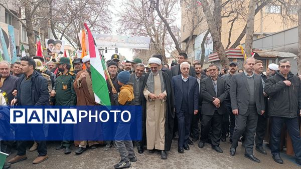 حضور چشمگیر مردم بجنورد در راهپیمایی ۲۲ بهمن